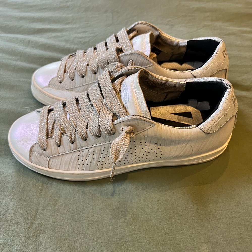 P448 size 39 (8.5)